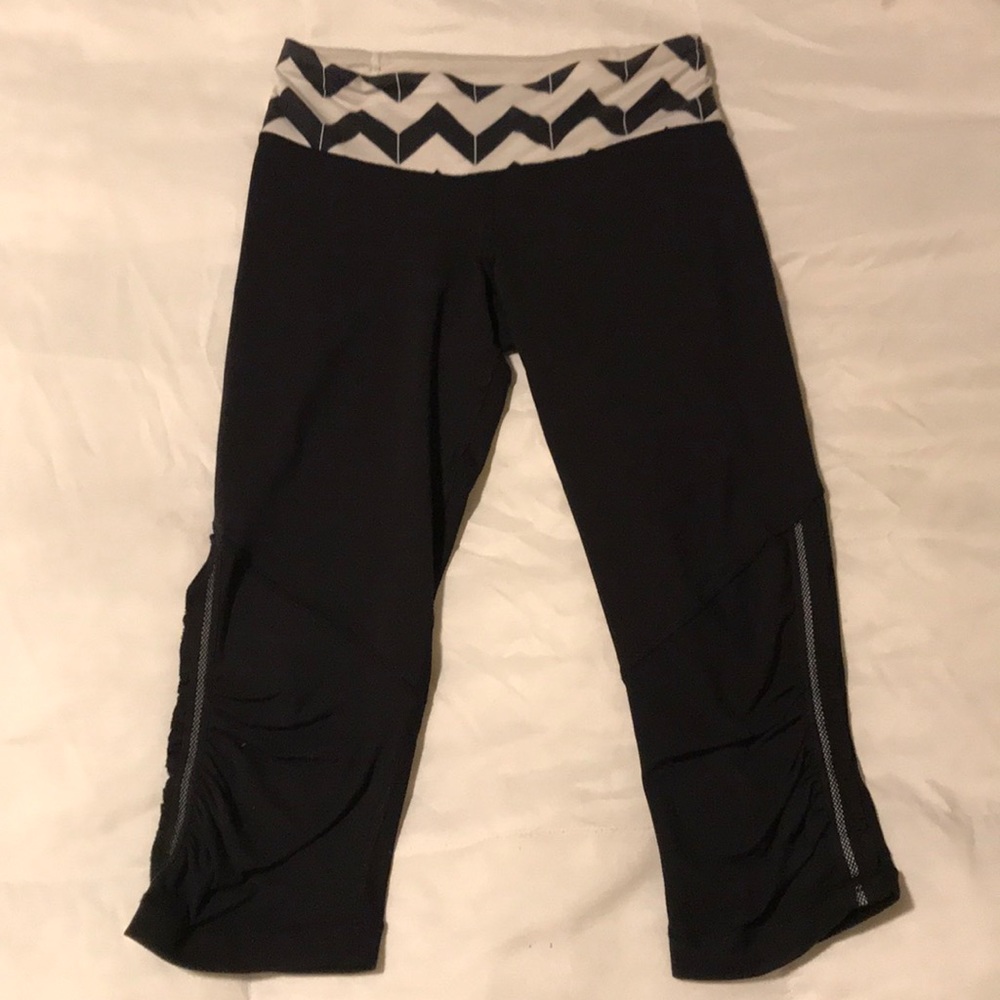 Black Lululemon Cropped Leggings with Chevron Band